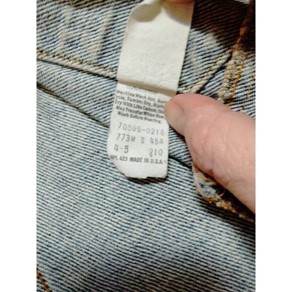 Vtg Levi's Denim Jacket Original Artwork Face Heart Lady Size 46R Made In USA - Picture 8 of 9